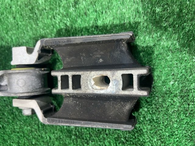 31330594 VOLVO Подушка (опора) двигателя левая нижняя купить в Николаев