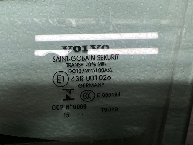 Стекло водительской двери 31352944 VOLVO