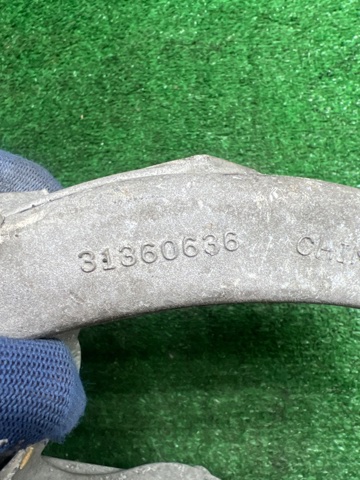 Вилка амортизатора переднего нижняя правая 31360636 VOLVO