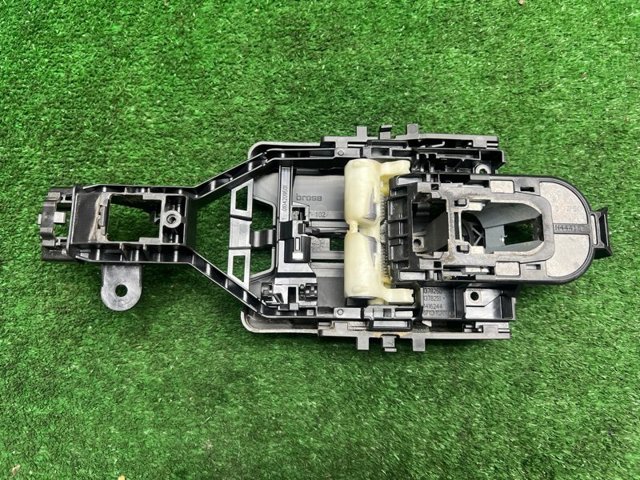 VOLVO 31378251 Держатель наружной ручки двери передней левой в наличии Кривой Рог