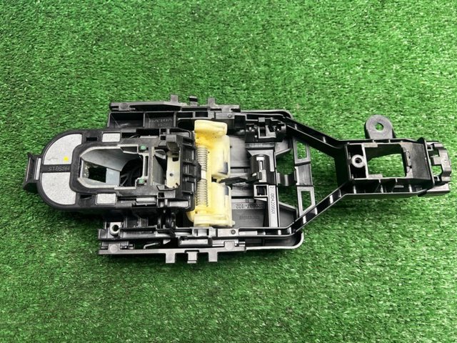 VOLVO 31378251 Держатель наружной ручки двери передней левой в наличии Черкассы