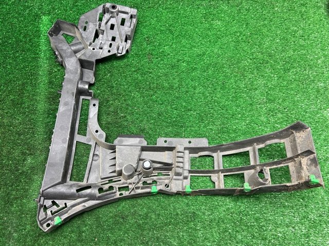 Правый кронштейн заднего бампера 31407731 VOLVO