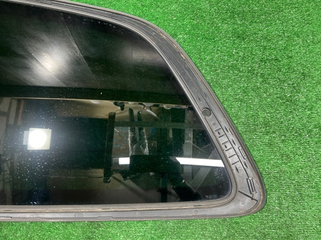 31468145 VOLVO Стекло кузова (багажного отсека) левое купить в Киев