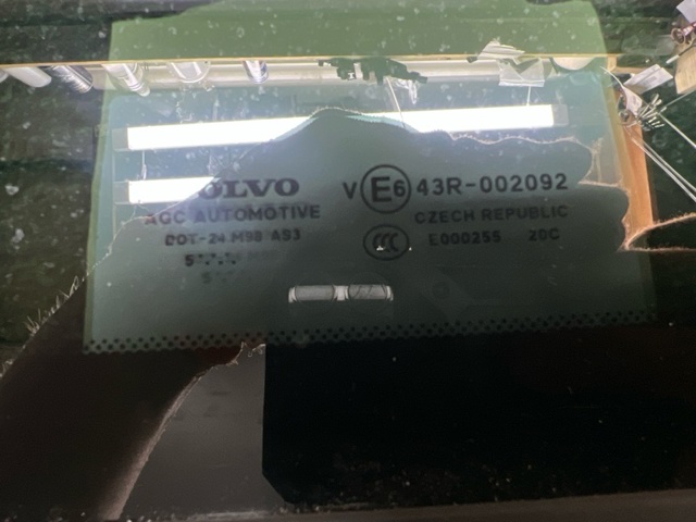 VOLVO 31468145 Стекло кузова (багажного отсека) левое в наличии Черновцы