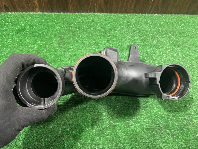 VOLVO 31474787 Патрубок воздушный, вход в турбину (наддув) в наличии Запорожье