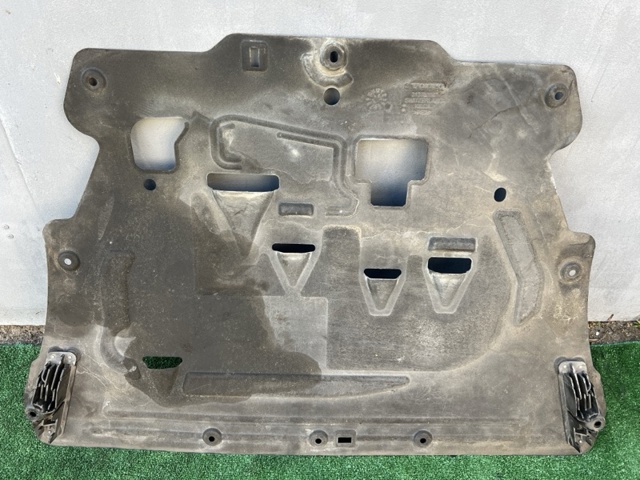 VOLVO 31497612 Защита двигателя в наличии Ужгород