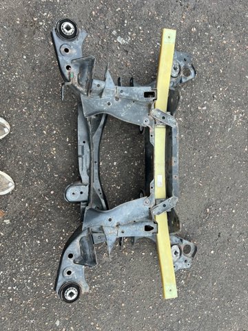 Поперечина задней подвески 31681543 VOLVO