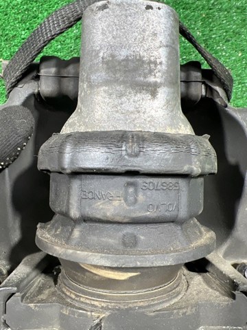Правая подушка двигателя 31686885 VOLVO