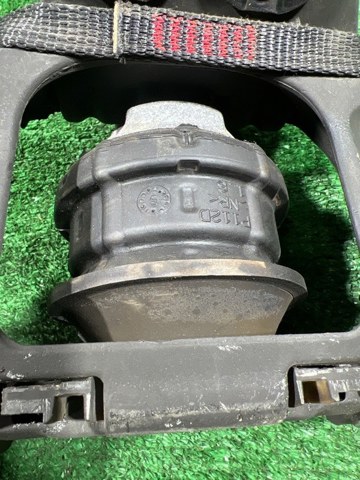 VOLVO 31686885 Правая подушка двигателя в наличии Черкассы
