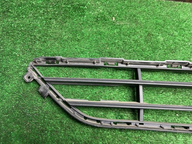 VOLVO 32227520 Решетка бампера переднего центральная в наличии Ирпень