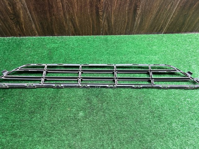 VOLVO 32227520 Решетка бампера переднего центральная в наличии Ирпень