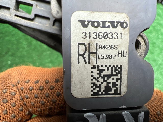 VOLVO 32246988 Датчик уровня положения кузова задний правый в наличии Каменское