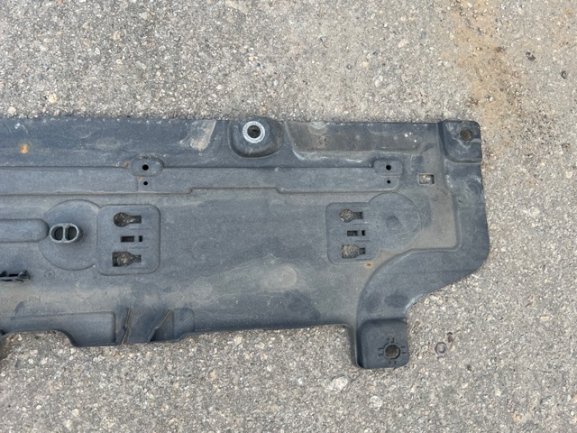 Защита днища, правая 32260495 VOLVO