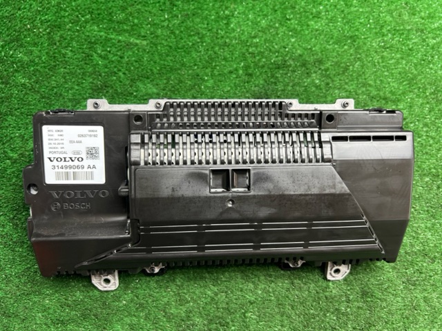 VOLVO 36051308 Приборная доска (щиток приборов) в наличии Тернополь