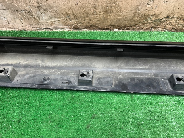 VOLVO 39849311 Накладка (молдинг) порога наружная правая в наличии Украина