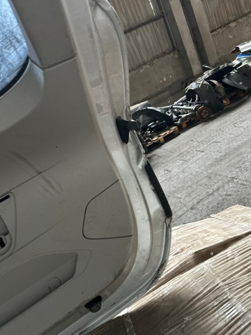Дверь задняя багажная 41007347927 BMW