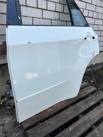 Дверь пассажирская задняя левая 41527261481 BMW