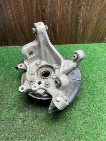 Цапфа - поворотный кулак задний, правый 430185CA0A NISSAN