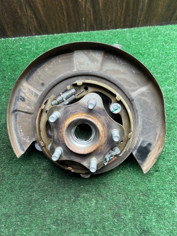 NISSAN 430195CA0A Цапфа (поворотный кулак) задний левый в наличии Кривой Рог