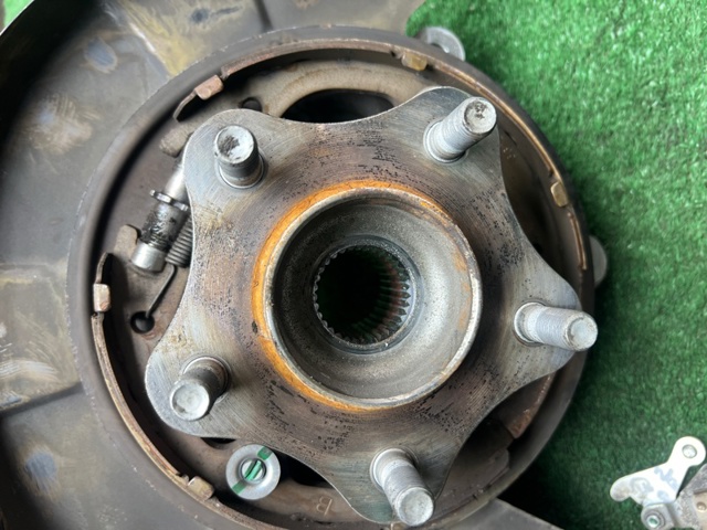 Ступица задняя (шпиндель) 432024GA0B NISSAN