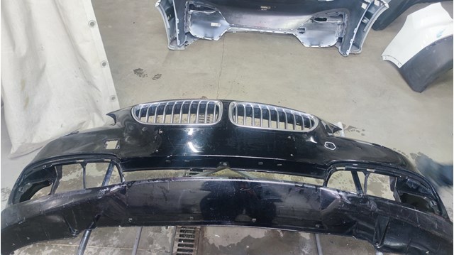 Передний бампер 51117332681 BMW