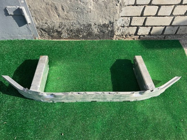 Шина бампера переднего 51117399911 BMW