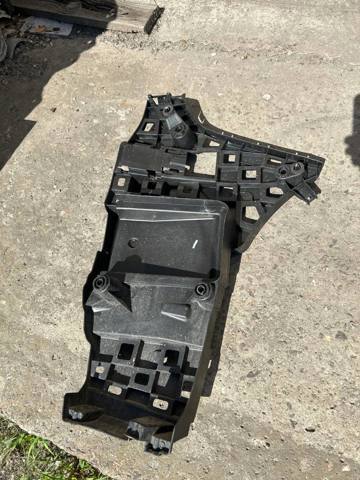 BMW 51128069247 Кронштейн бампера заднего внешний левый в наличии Украина