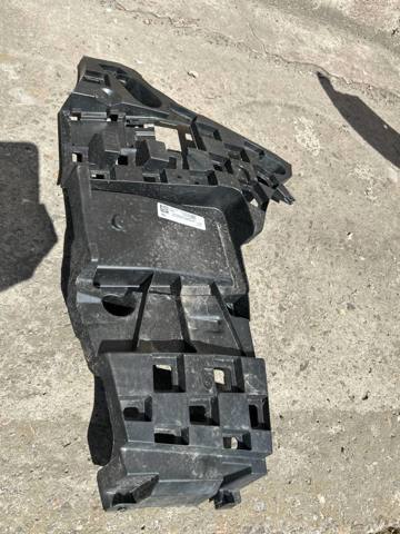 Кронштейн бампера заднего, внешний правый 51128069248 BMW
