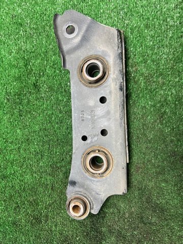 Балансир задний нижний, правый 551A05NA0A NISSAN