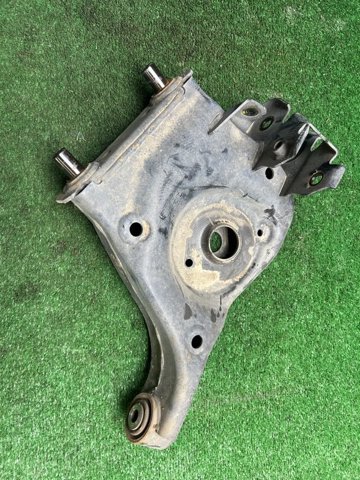 Рычаг задней подвески нижний, правый 551B05NA0B NISSAN
