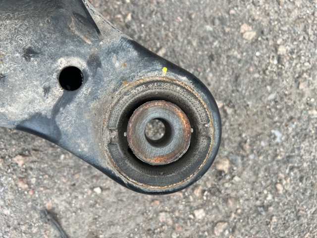 Балка задней подвески поперечная 554005CA0A NISSAN