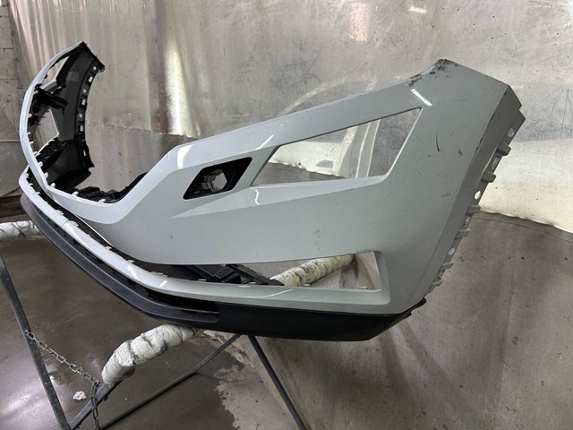 VAG 565807221 Передний бампер в наличии Ужгород