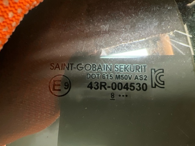 Стекло двери передней левой 803135NA0A NISSAN