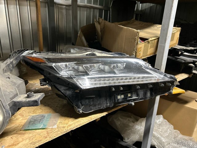 Фара правая 8114548D40 TOYOTA