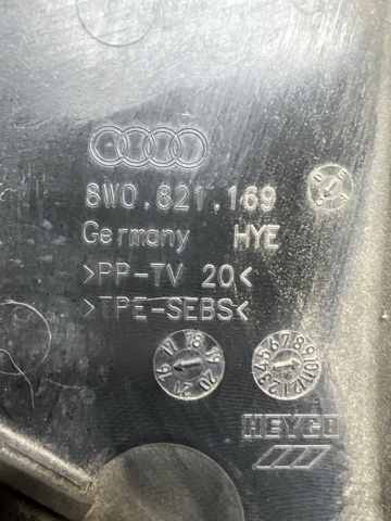 8W0821169C VAG Заглушка жабо боковая купить в Николаев
