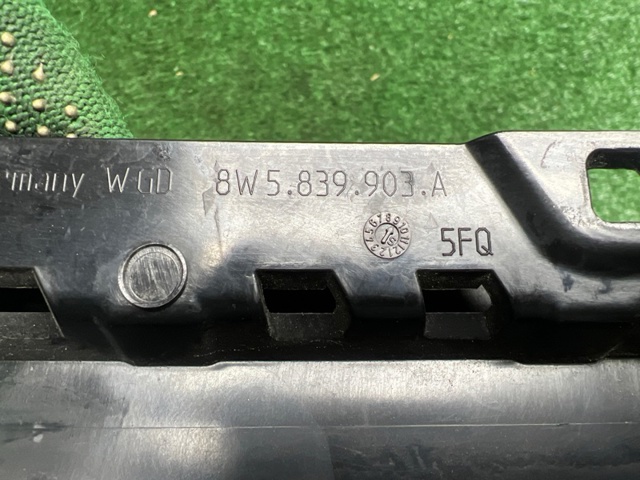 Накладка двери задней левой вертикальная 8W5839903A5FQ VAG