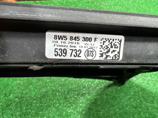 VAG 8W5845300FNVB Стекло кузова (багажного отсека) правое в наличии Ирпень
