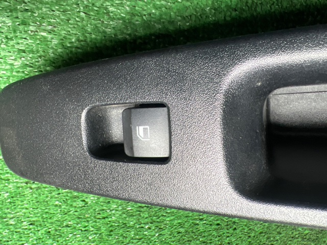 HYUNDAI 93581AB0004X Кнопка включения мотора стеклоподъемника задняя в наличии Черновцы