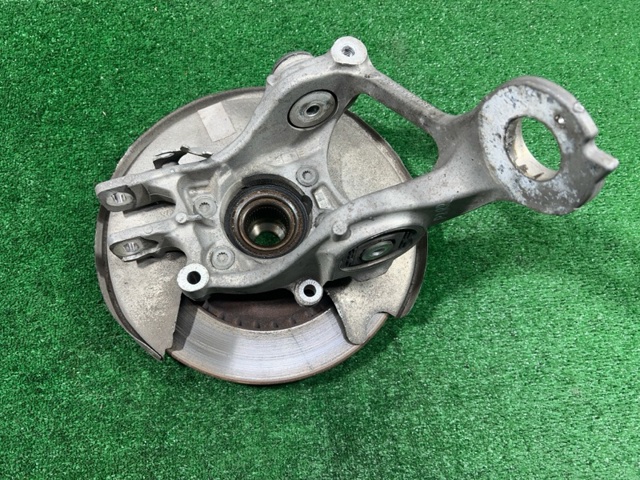 Кулак поворотный правый 95B505432BY PORSCHE