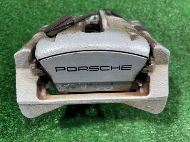Скоба суппорта заднего 95B615425C PORSCHE