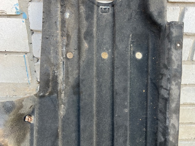 PORSCHE 95B825206A Защита днища правая в наличии Киев