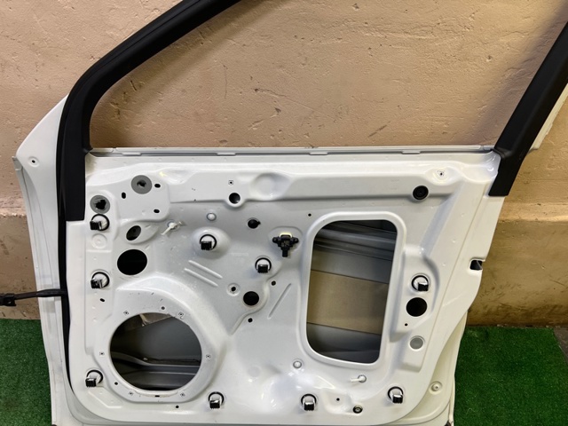 Пассажирская передняя дверь 95B831022GRV PORSCHE