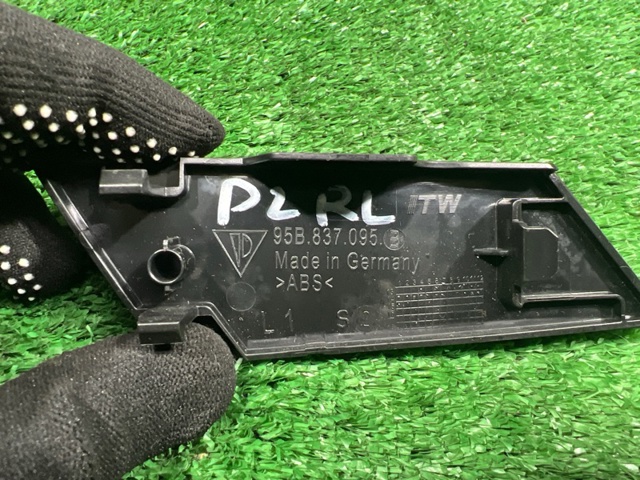 PORSCHE 95B837095B1E0 в наличии Николаев