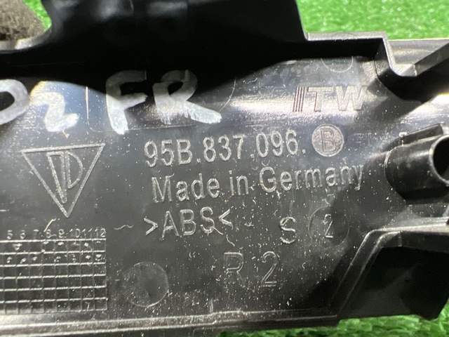 PORSCHE 95B837096B1E0 в наличии Одесса