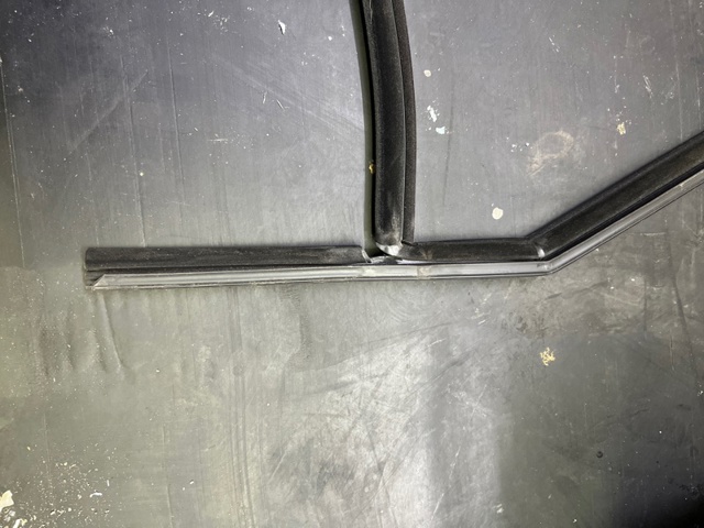 PORSCHE 95B839431 в наличии Ровно