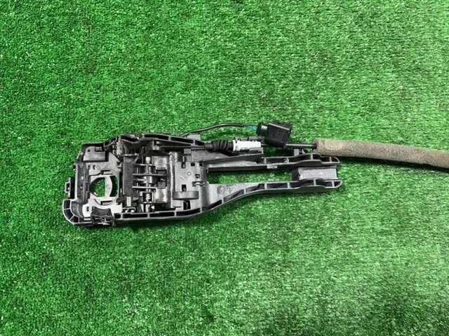 Держатель наружной ручки двери, передней левой 95B839886C PORSCHE