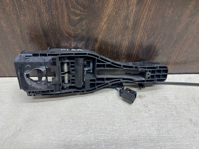 PORSCHE 95B839886C Держатель наружной ручки двери передней левой в наличии Хмельницкий