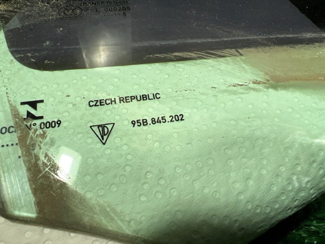 95B845202B PORSCHE Стекло двери передней правой купить в Одесса
