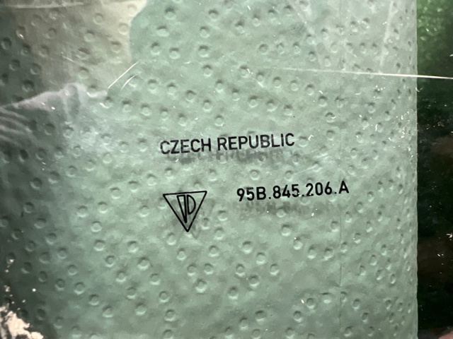 Стекло заднее правое 95B845206A PORSCHE