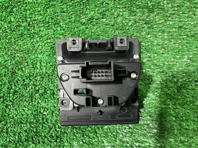 Кнопка электромеханического стояночного тормоза 95B927225A PORSCHE